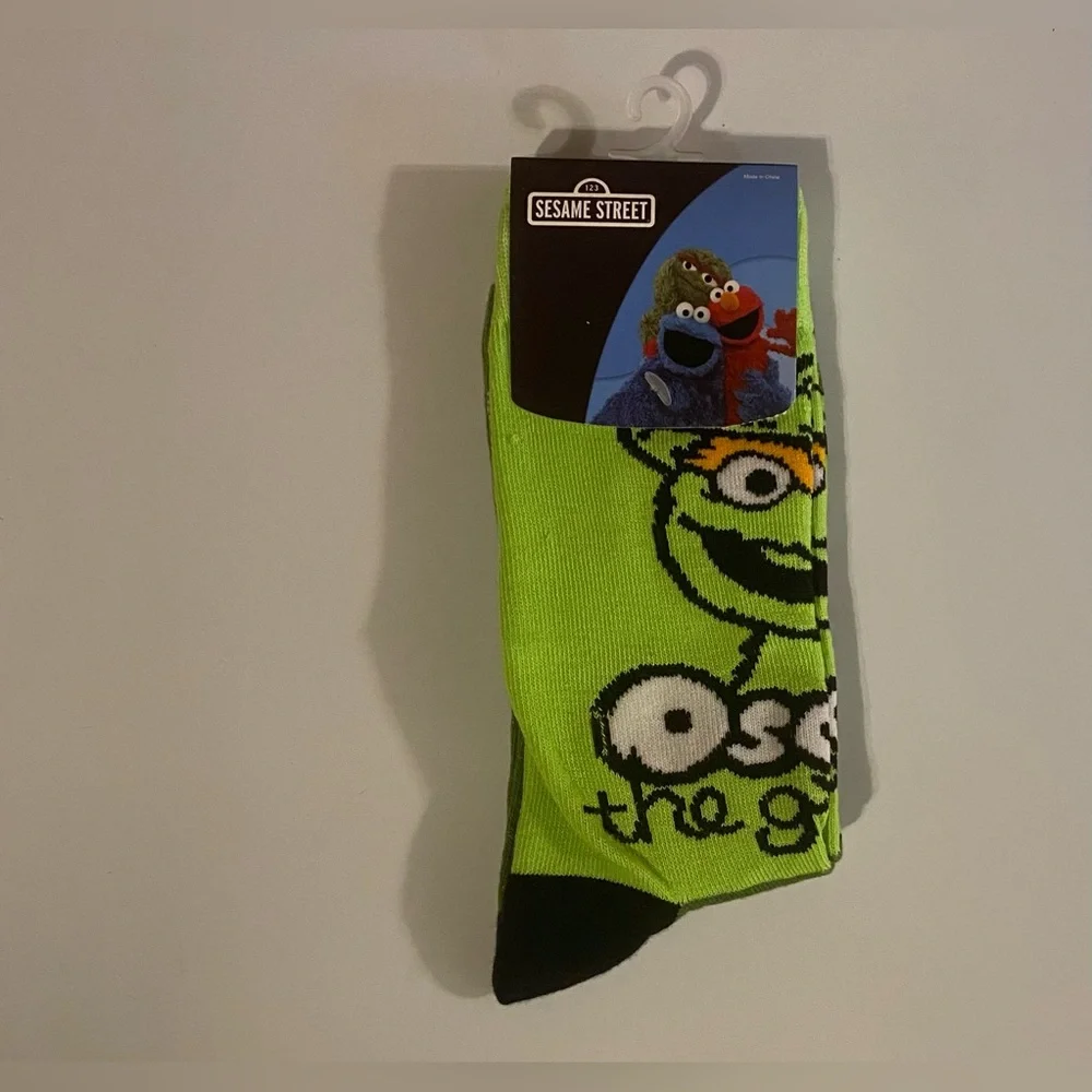 🔴Fun Novelty Socks Featuring Oscar